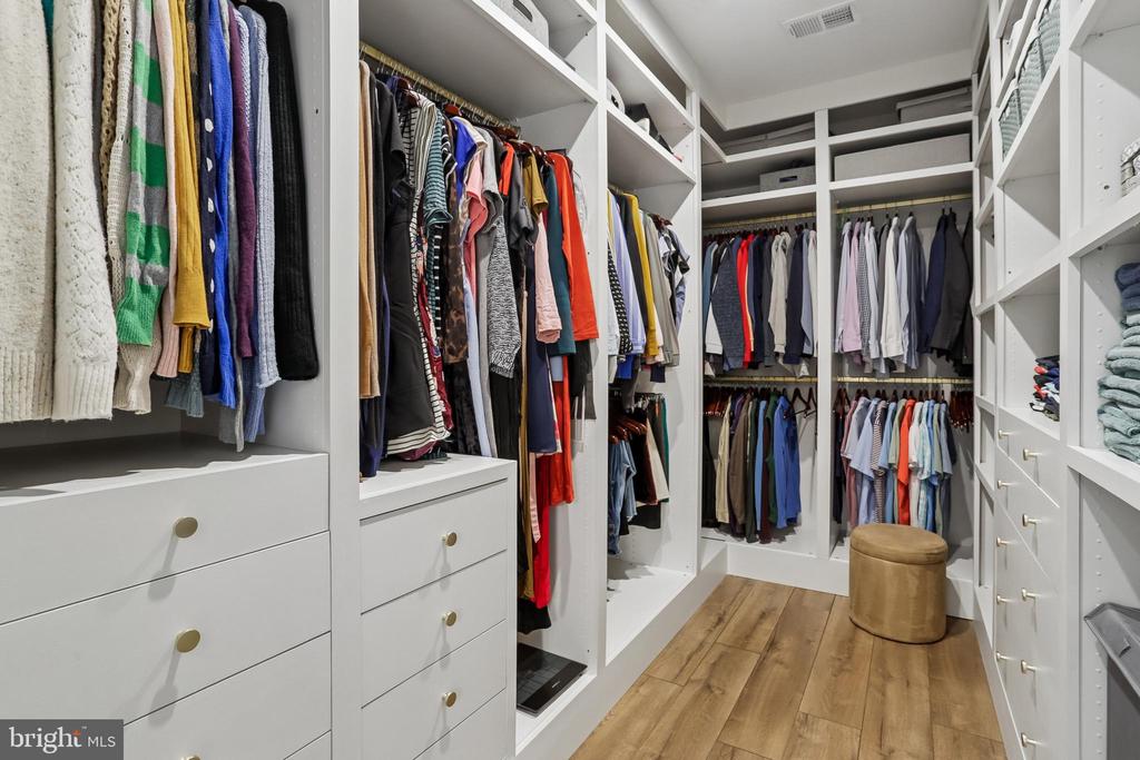 1109 SAXTON DRIVE