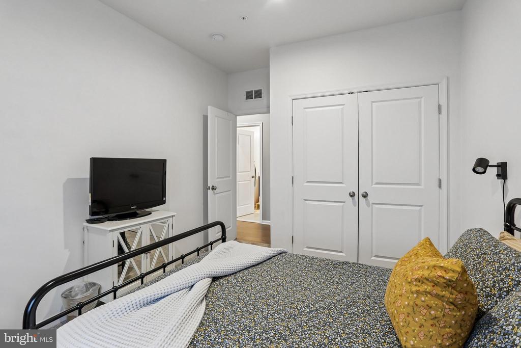 1109 SAXTON DRIVE