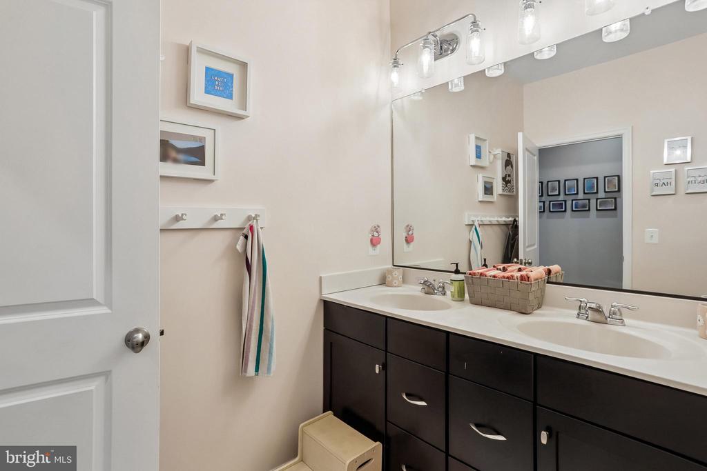 1109 SAXTON DRIVE