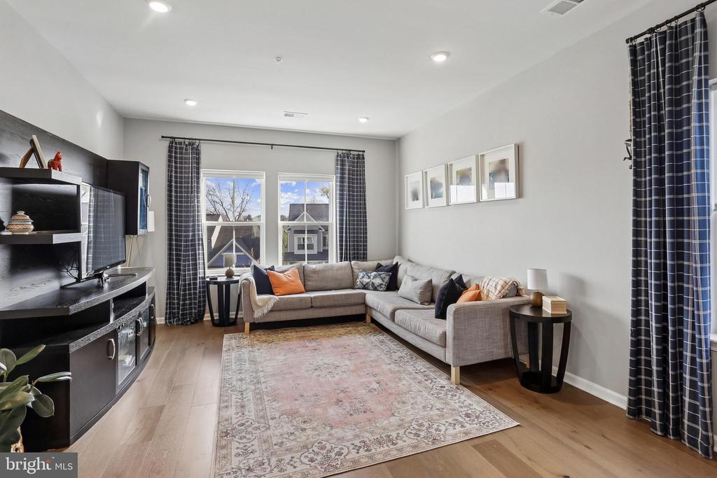 1109 SAXTON DRIVE
