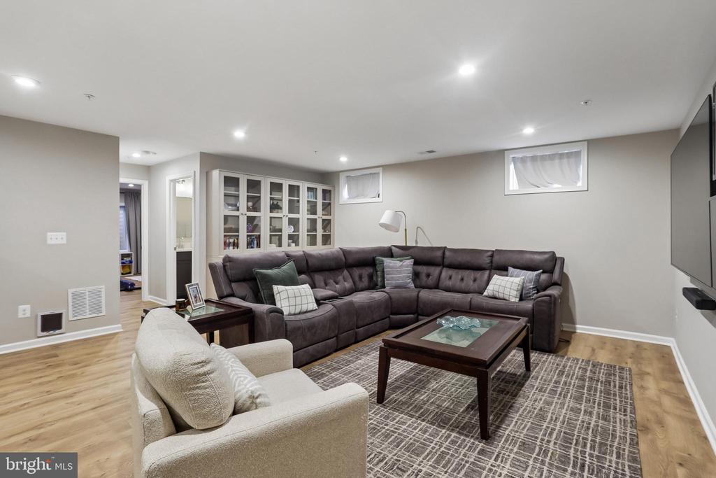 1109 SAXTON DRIVE