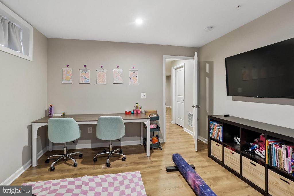 1109 SAXTON DRIVE