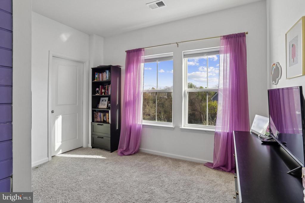 1109 SAXTON DRIVE