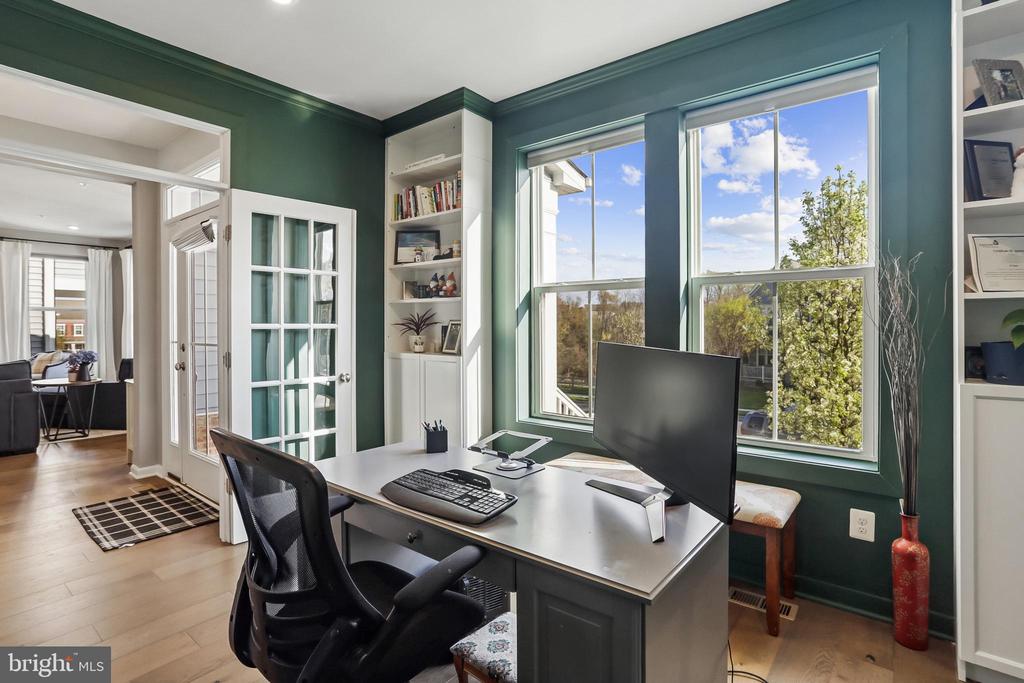 1109 SAXTON DRIVE