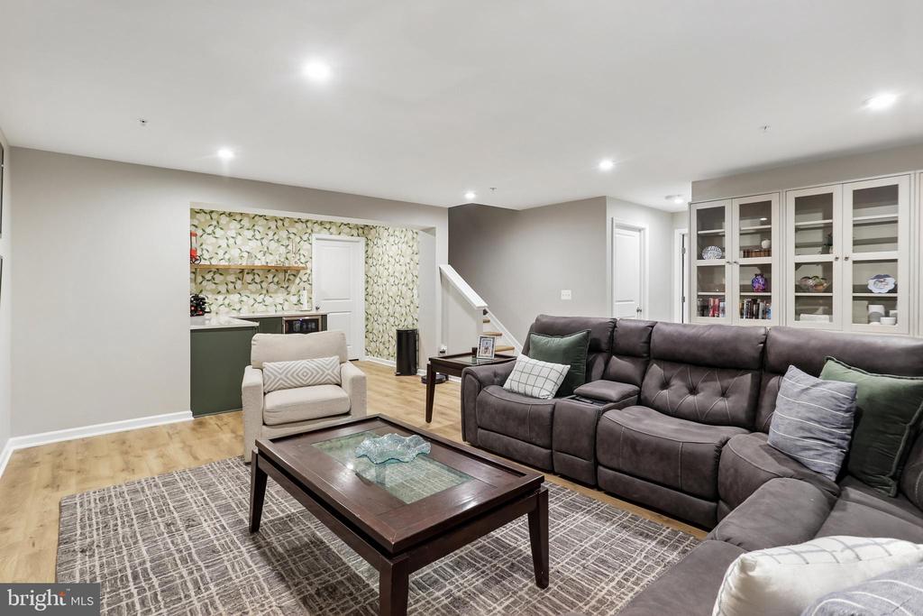 1109 SAXTON DRIVE
