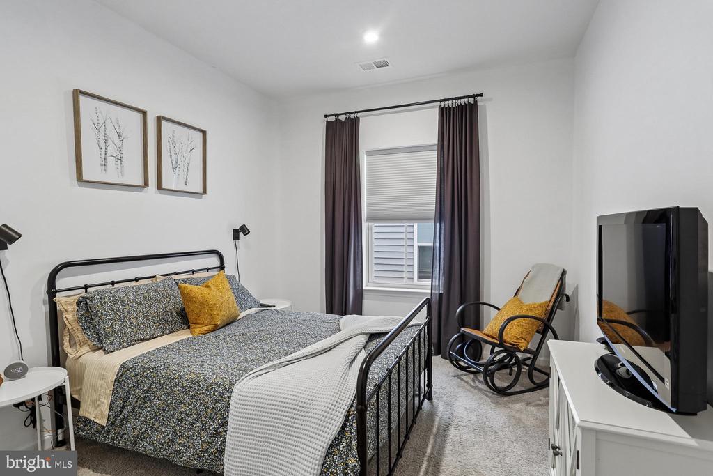 1109 SAXTON DRIVE