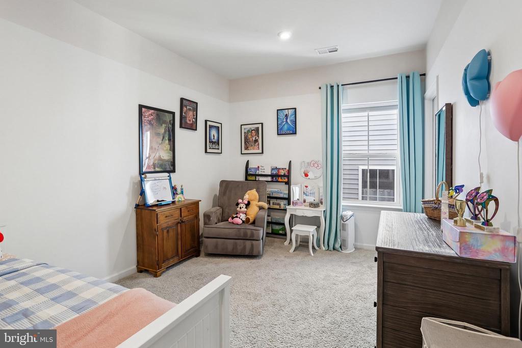 1109 SAXTON DRIVE