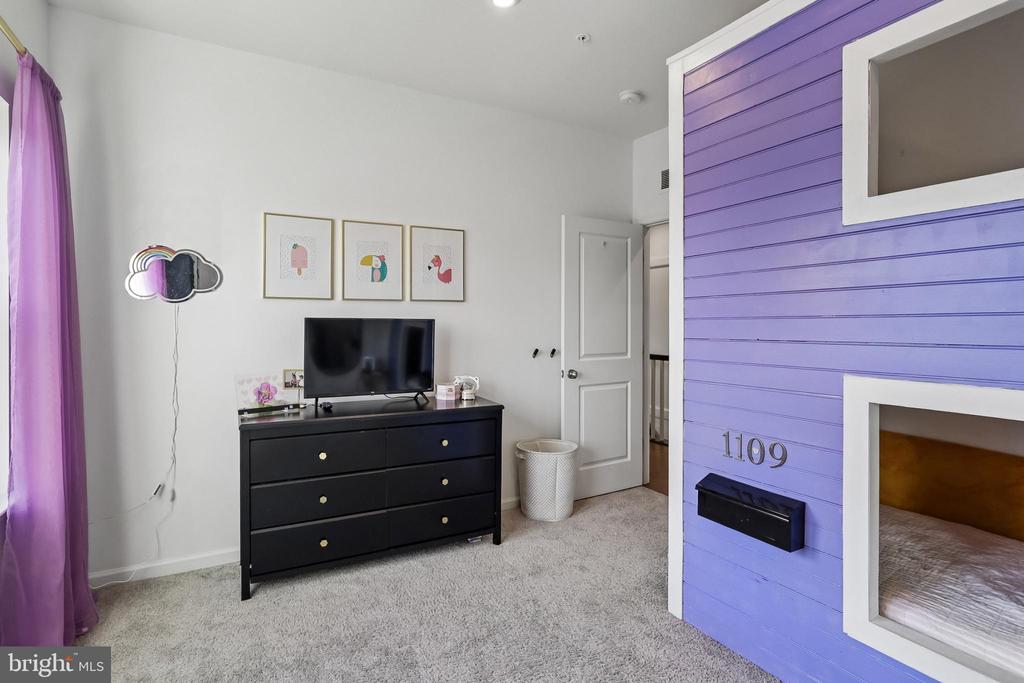 1109 SAXTON DRIVE