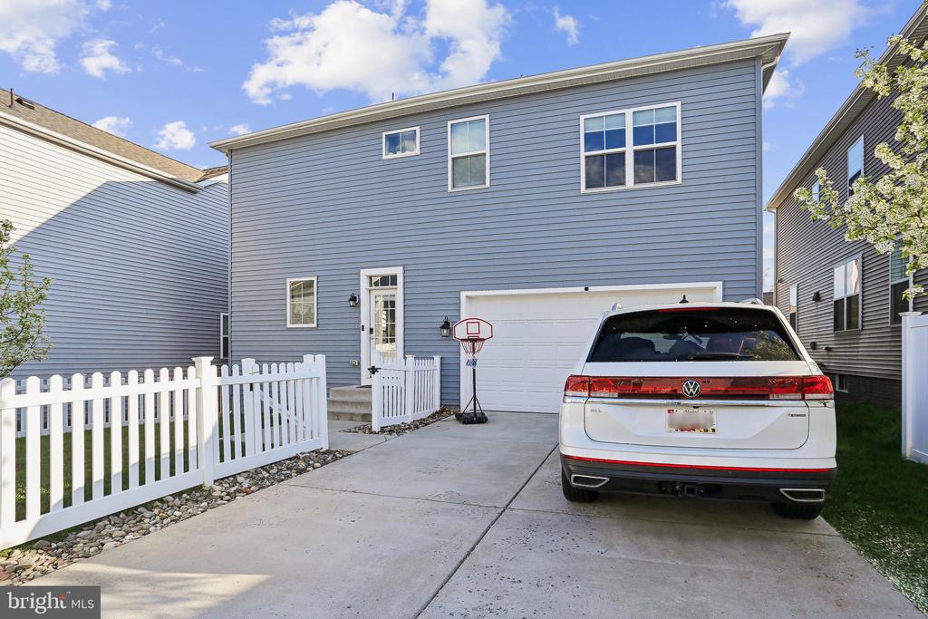 1109 SAXTON DRIVE