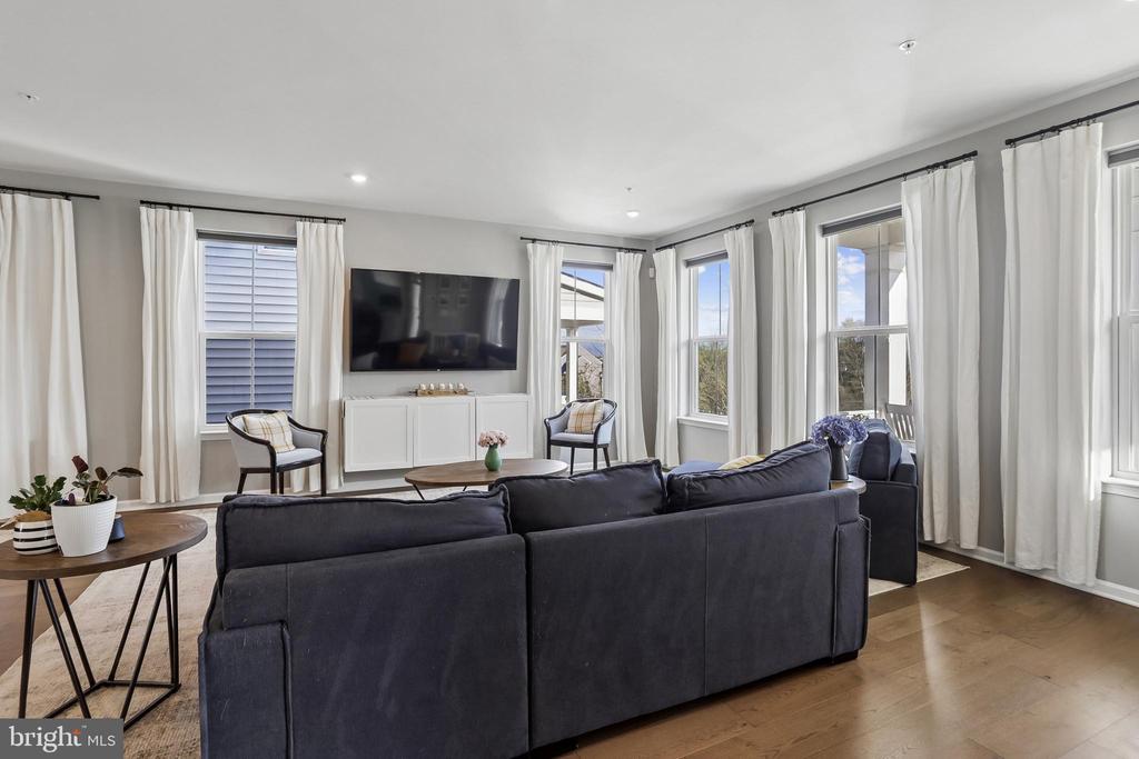1109 SAXTON DRIVE