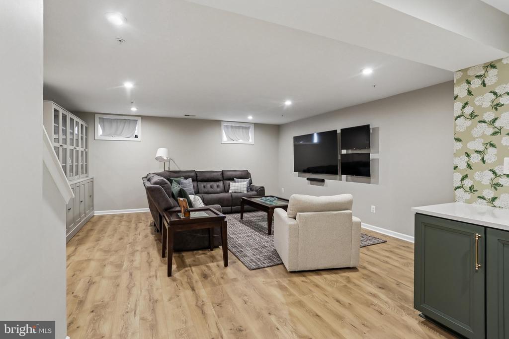 1109 SAXTON DRIVE