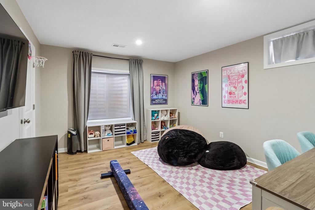 1109 SAXTON DRIVE