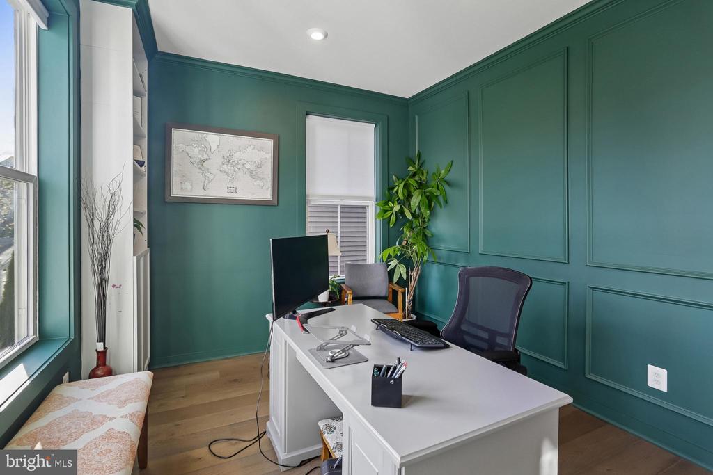 1109 SAXTON DRIVE