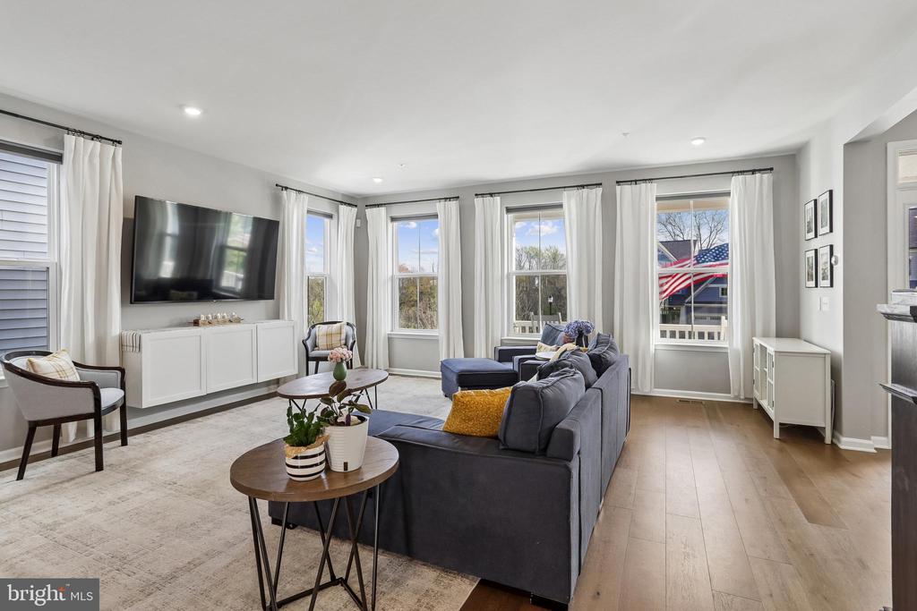 1109 SAXTON DRIVE