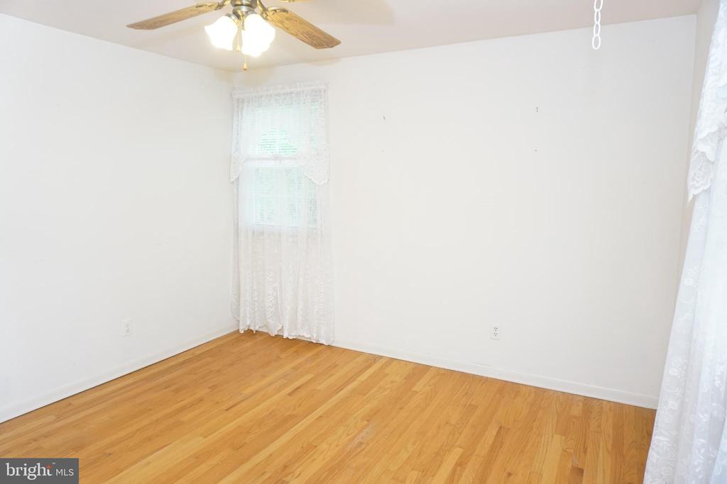 1304 CHEZ COURT