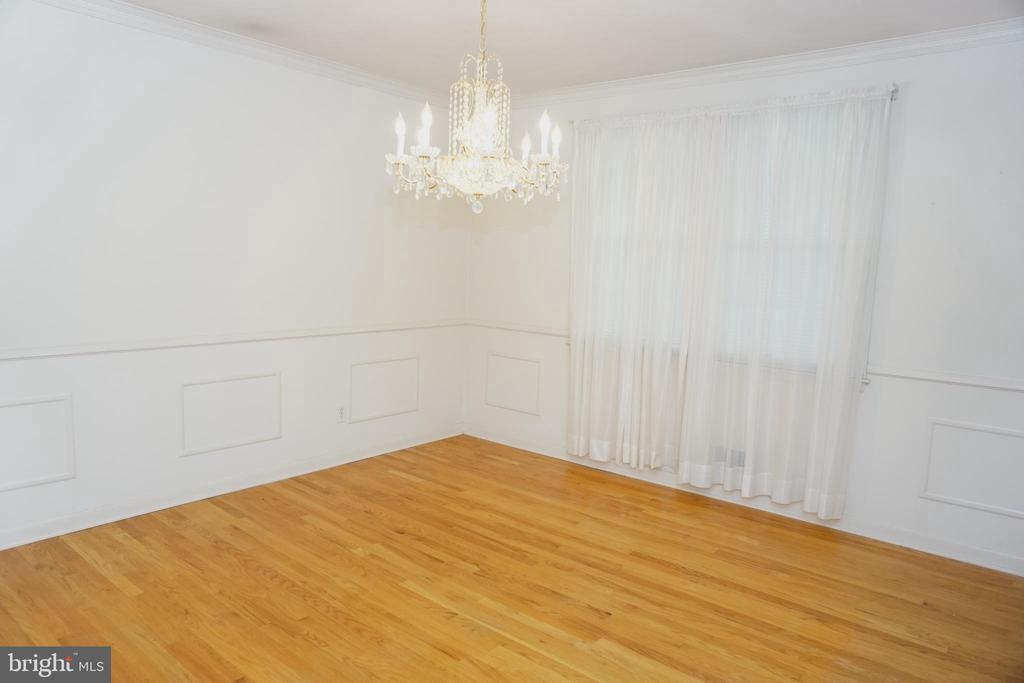 1304 CHEZ COURT
