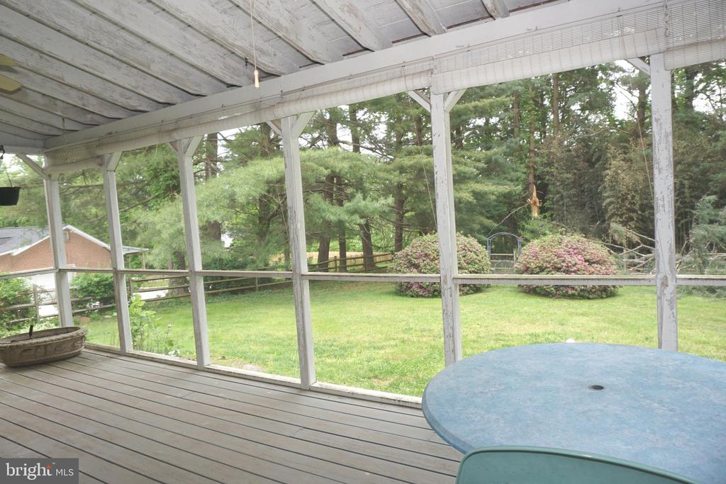 1304 CHEZ COURT