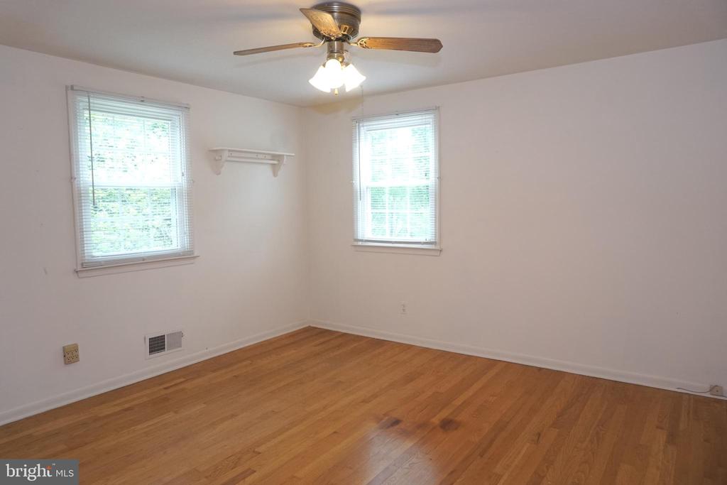 1304 CHEZ COURT