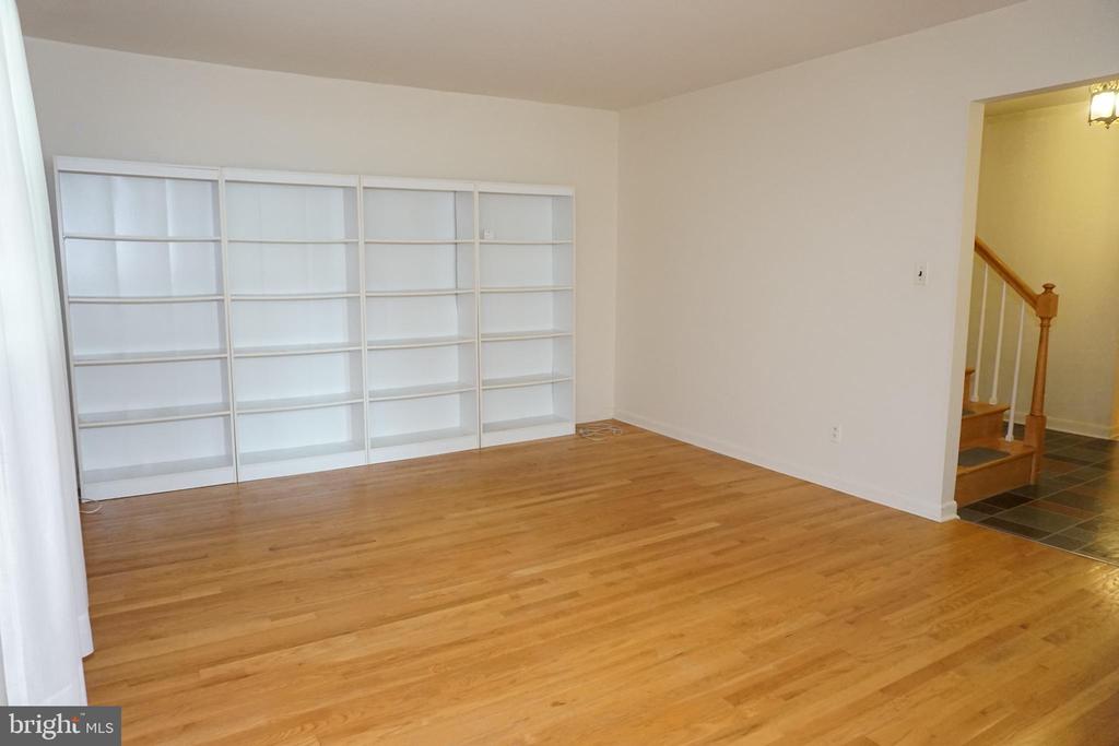 1304 CHEZ COURT