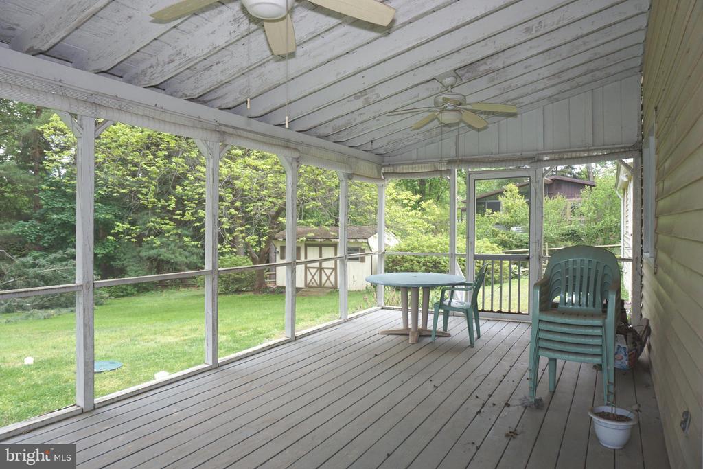 1304 CHEZ COURT