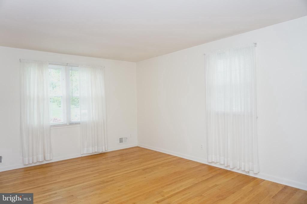 1304 CHEZ COURT