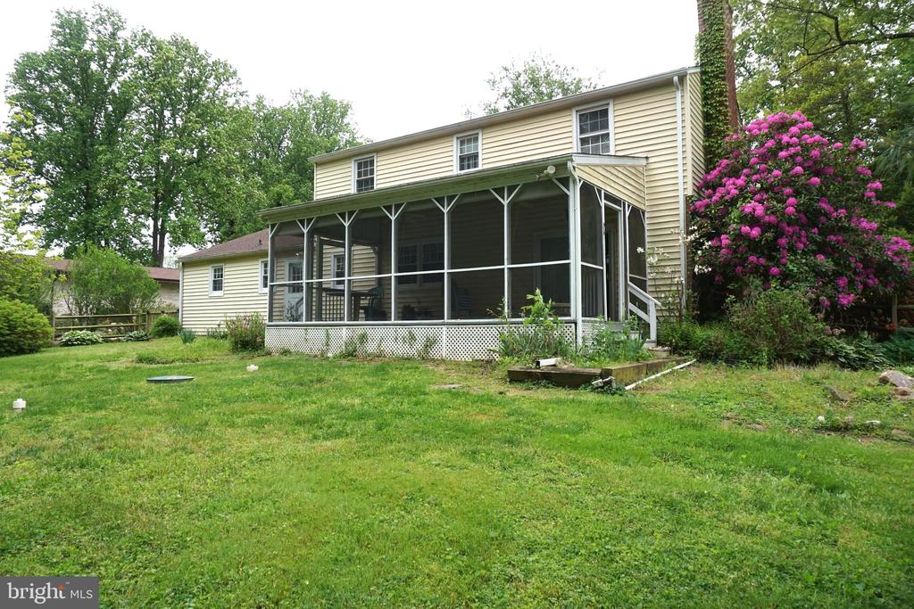 1304 CHEZ COURT