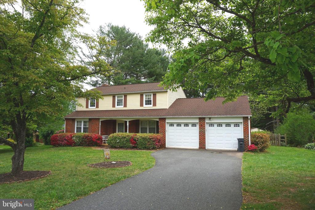 1304 CHEZ COURT