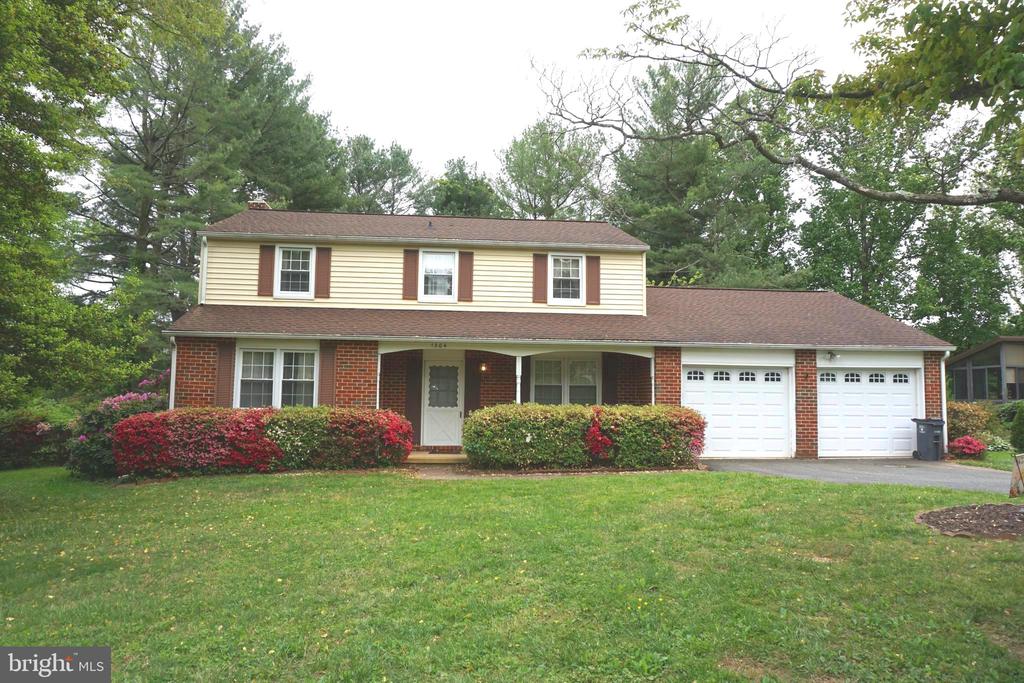 1304 CHEZ COURT