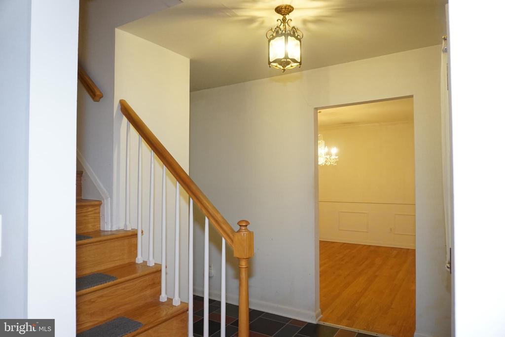 1304 CHEZ COURT