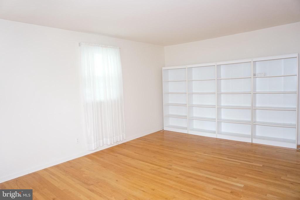 1304 CHEZ COURT