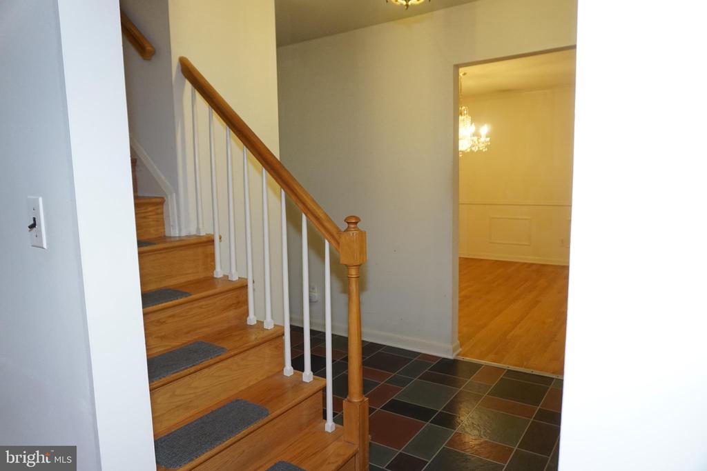 1304 CHEZ COURT