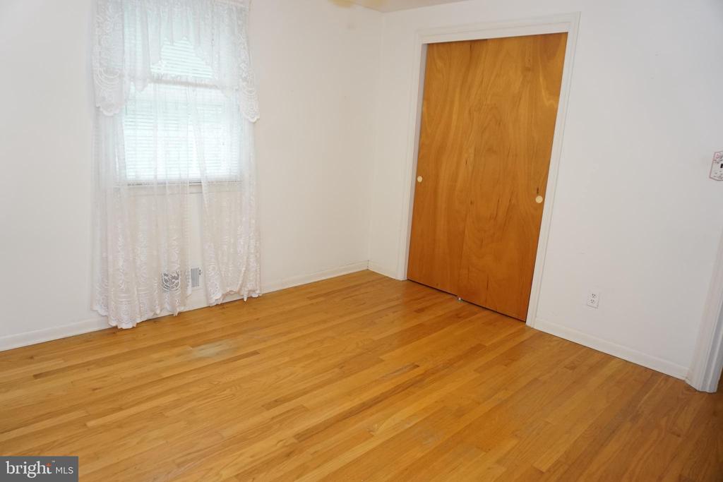 1304 CHEZ COURT