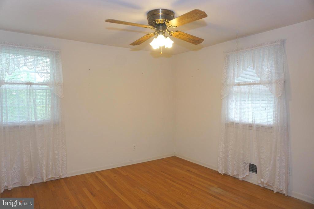 1304 CHEZ COURT