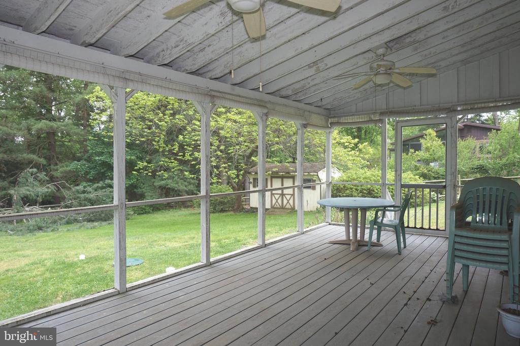 1304 CHEZ COURT