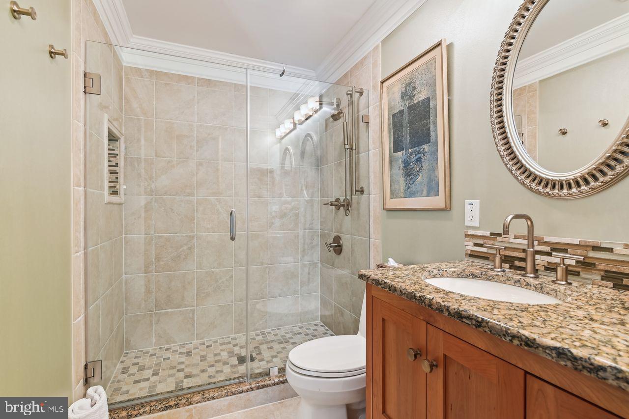 8005 JANE GARTH Unit: 22