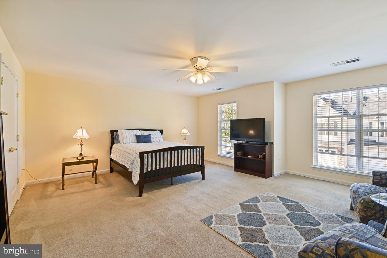 8005 JANE GARTH Unit: 22