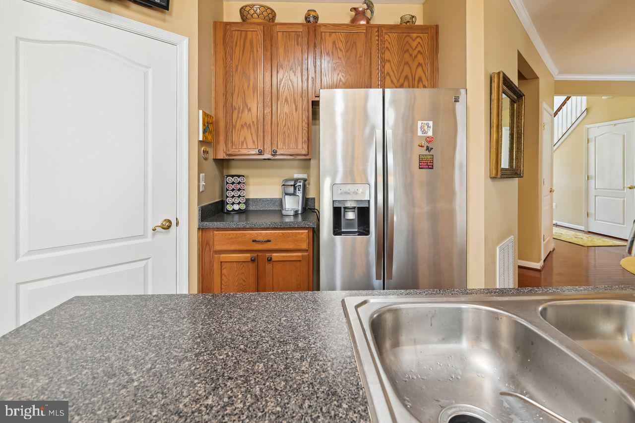 8005 JANE GARTH Unit: 22