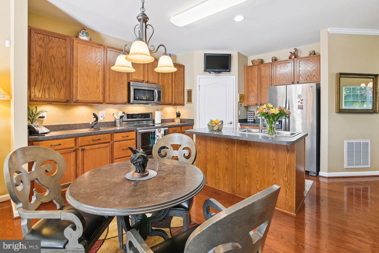 8005 JANE GARTH Unit: 22