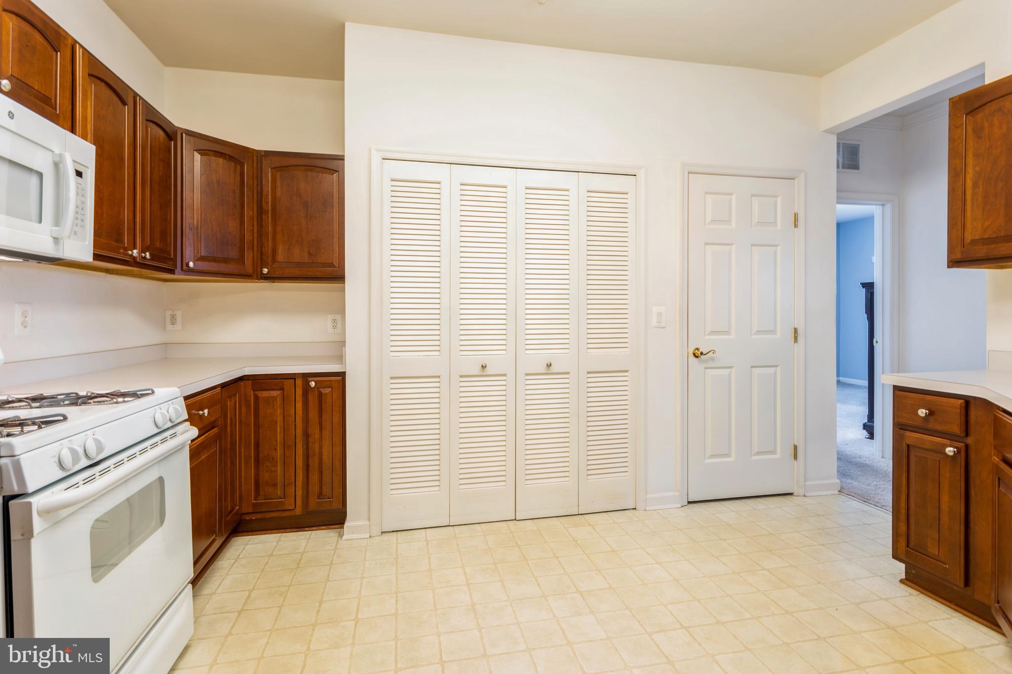 5925 Abrianna WAY Unit: D