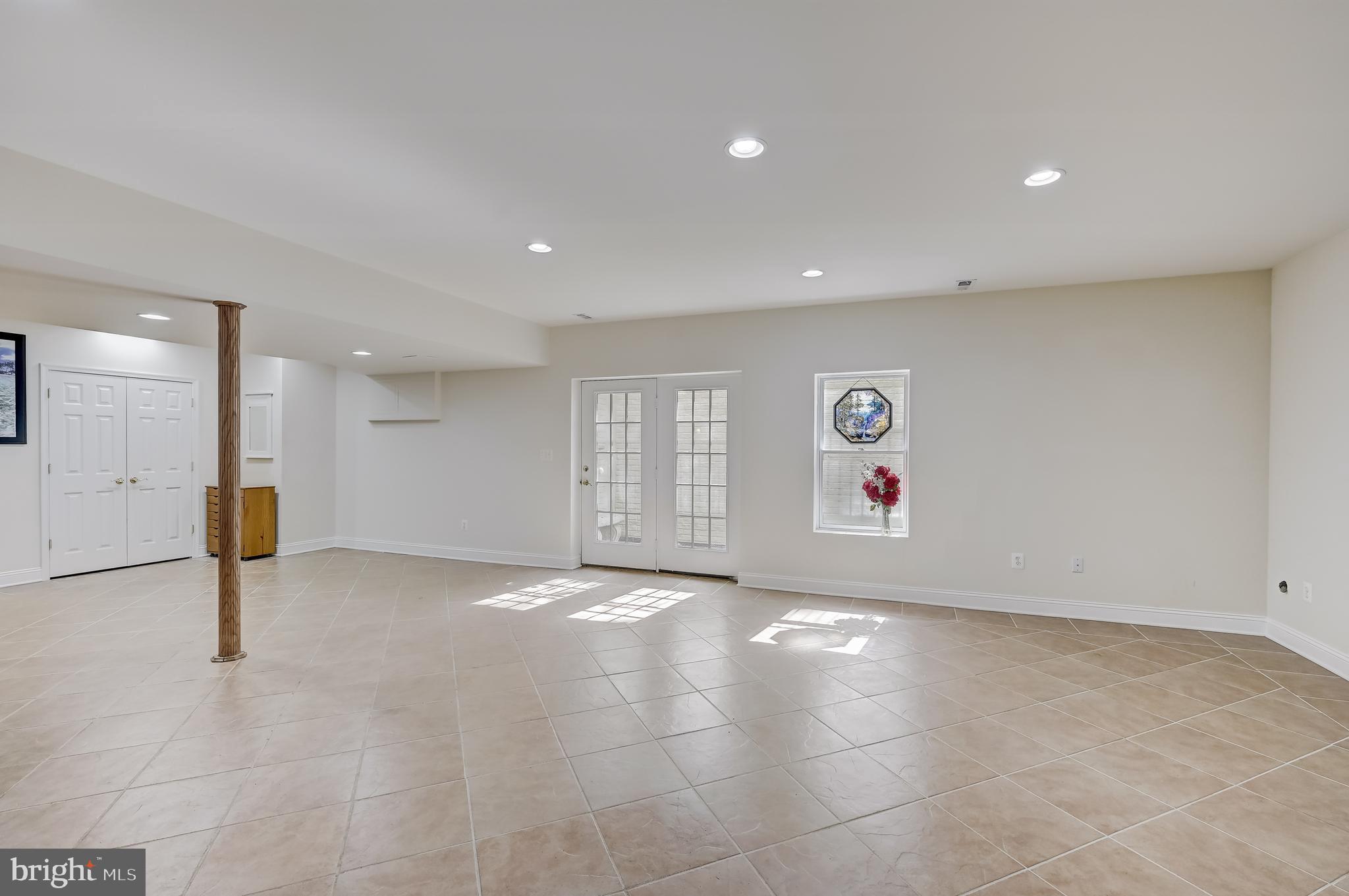 15005 Rolling Hills Dr