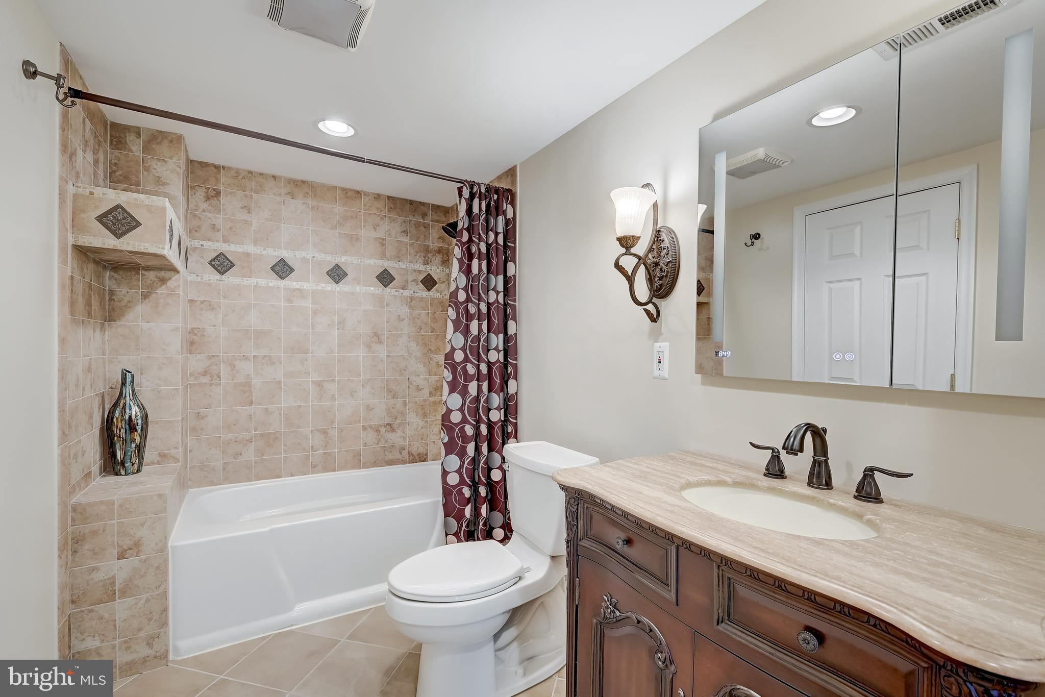 15005 Rolling Hills Dr