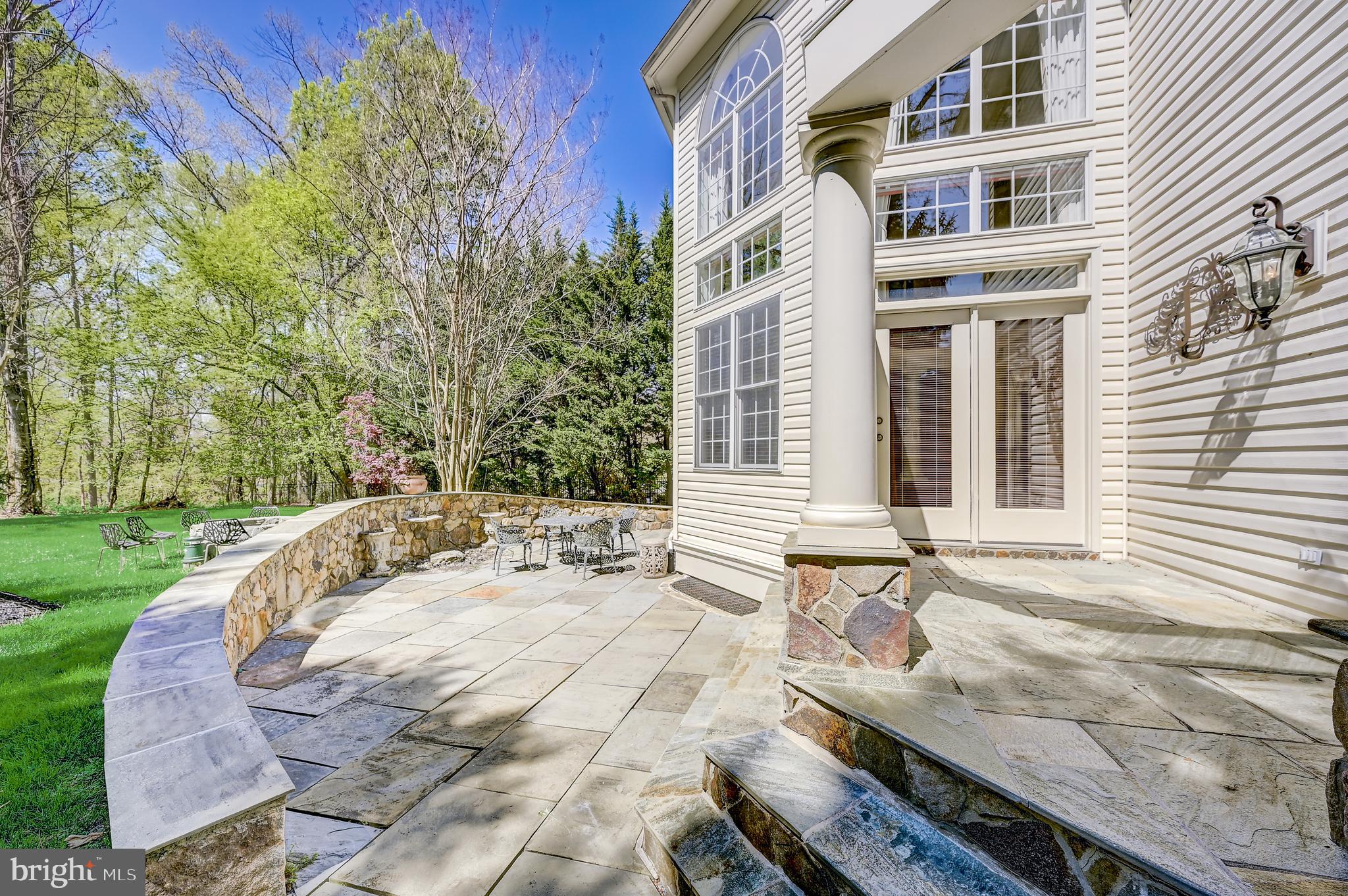 15005 Rolling Hills Dr