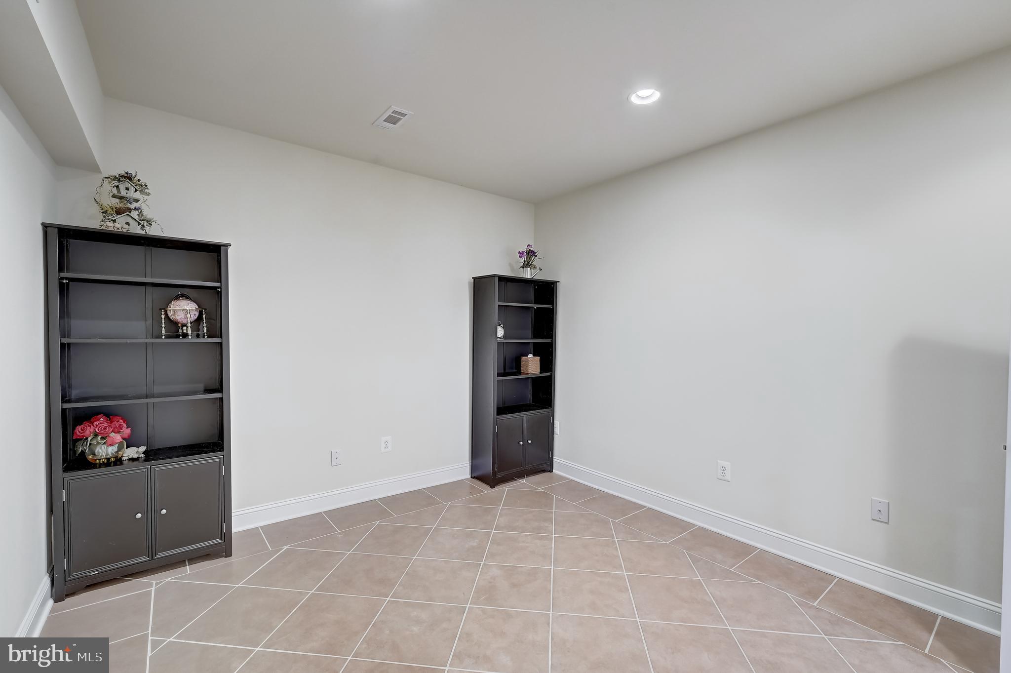 15005 Rolling Hills Dr