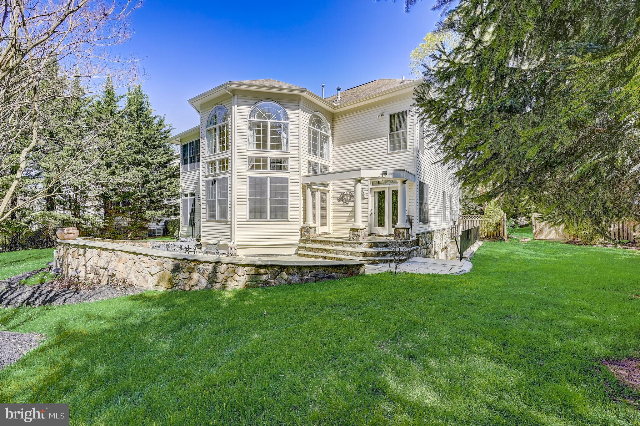 15005 Rolling Hills Dr