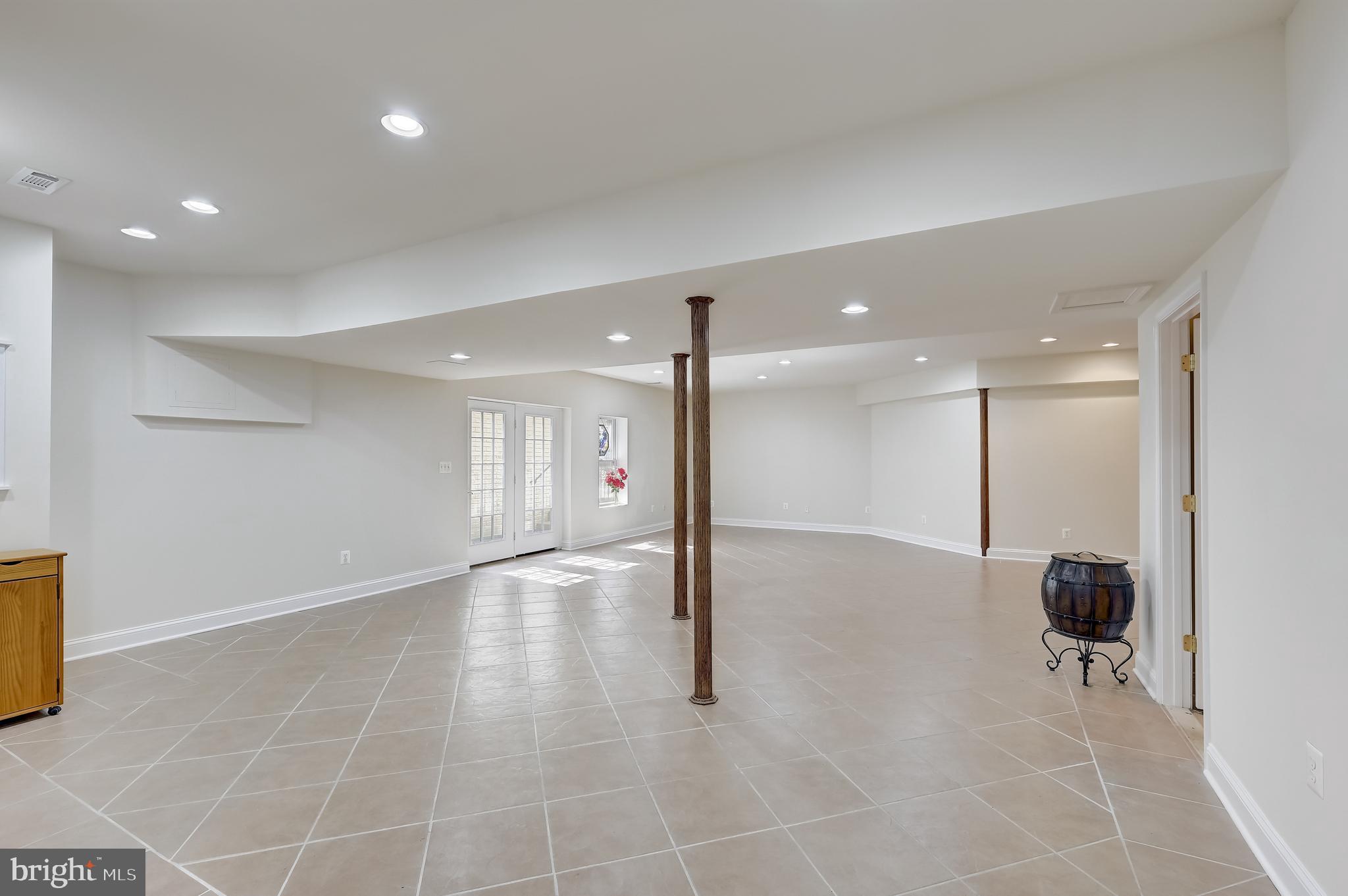 15005 Rolling Hills Dr