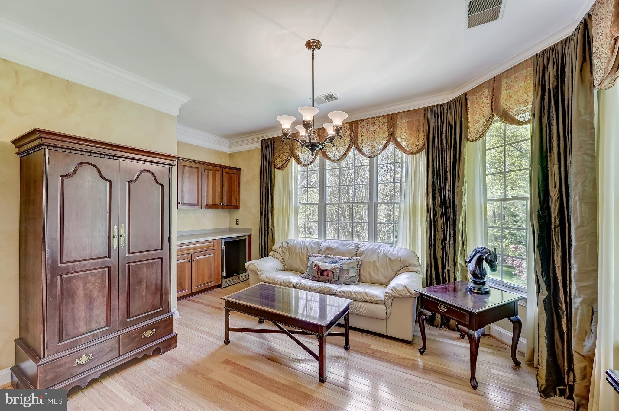 15005 Rolling Hills Dr
