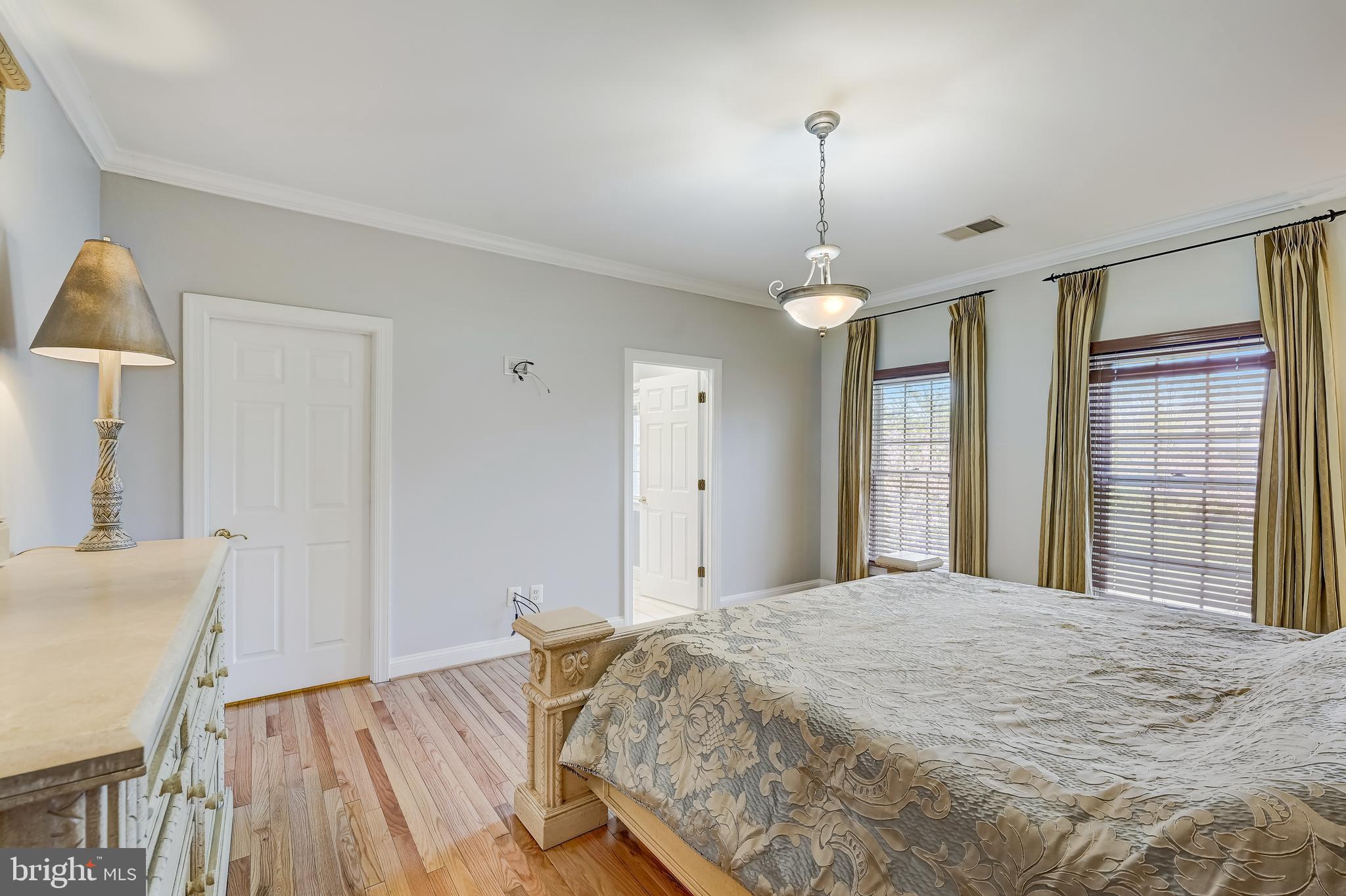 15005 Rolling Hills Dr