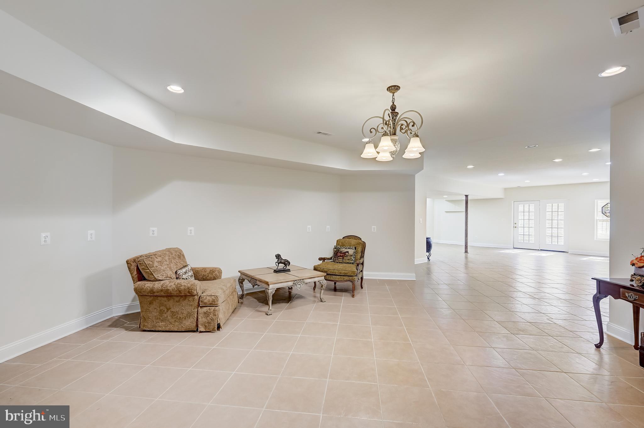 15005 Rolling Hills Dr