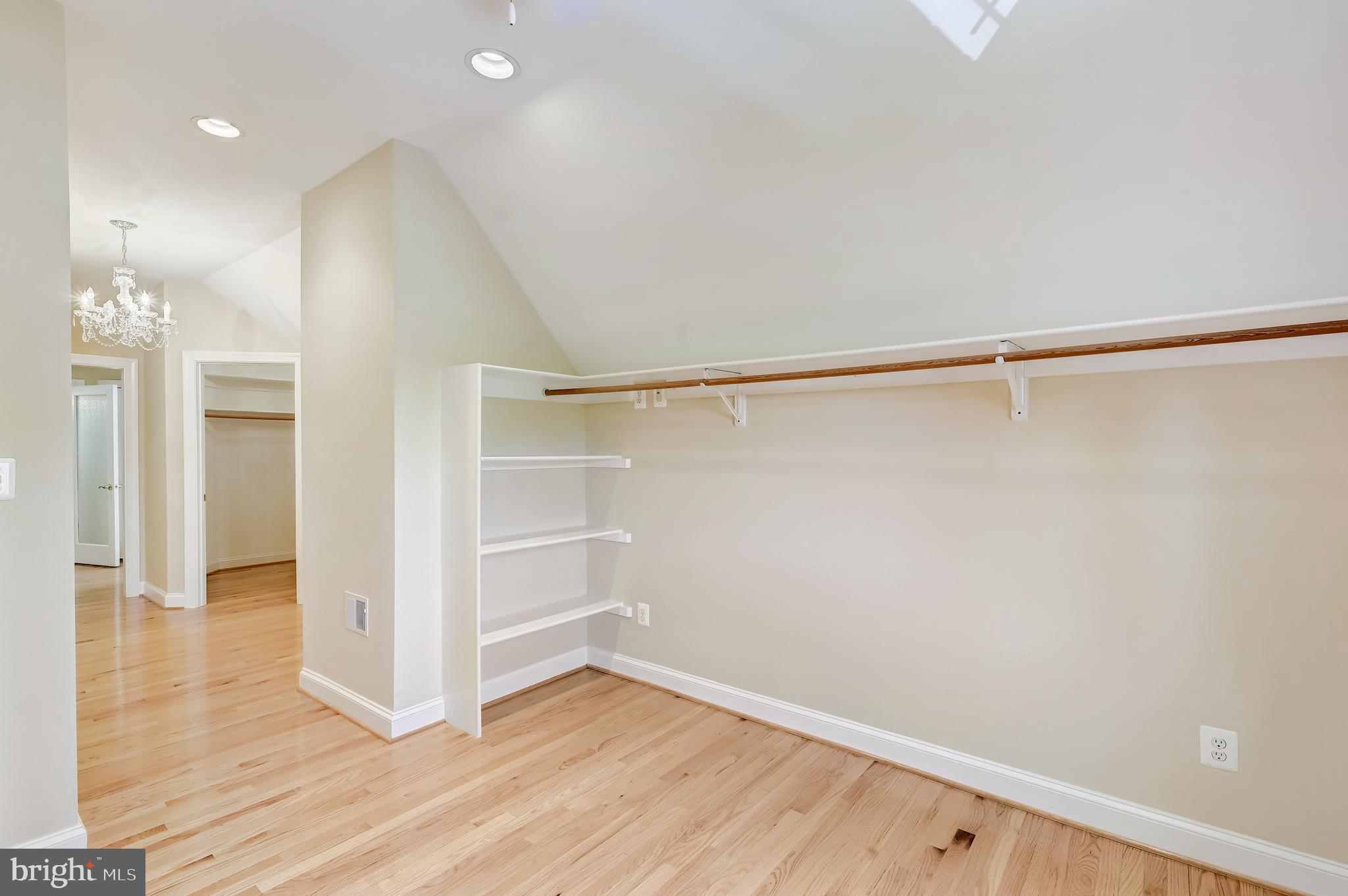 15005 Rolling Hills Dr