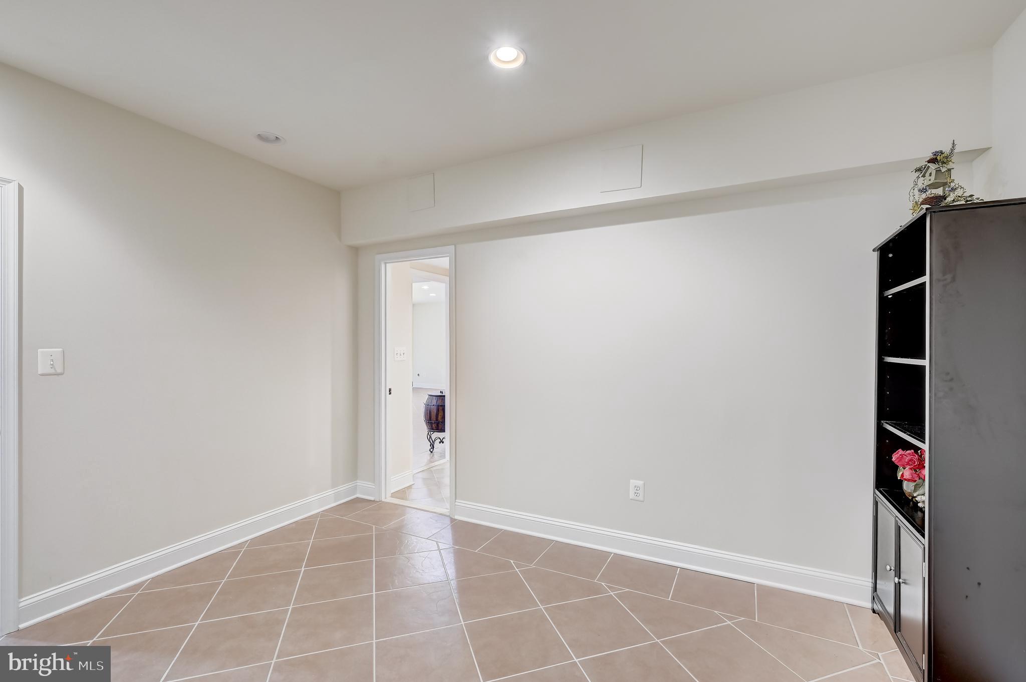 15005 Rolling Hills Dr